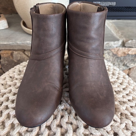 Life Stride Women's SZ 7.5 Brown Ankle Boots Active Arch Side Zip Closure - Picture 6 of 16
